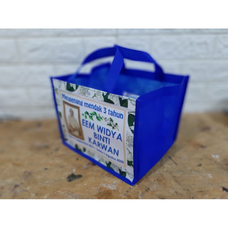 

Tas nasi box ukuran 25x20x22 untuk 40 hari bingkisan peringatan 40 hari