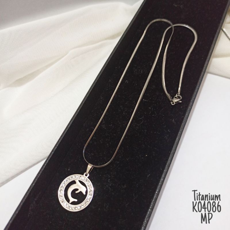 Kalung Titanium Kupu/Dolphin Zircon Silver K04086