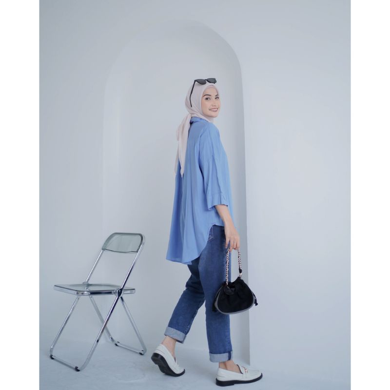 Della Kemeja Oversize Rayon Viscose