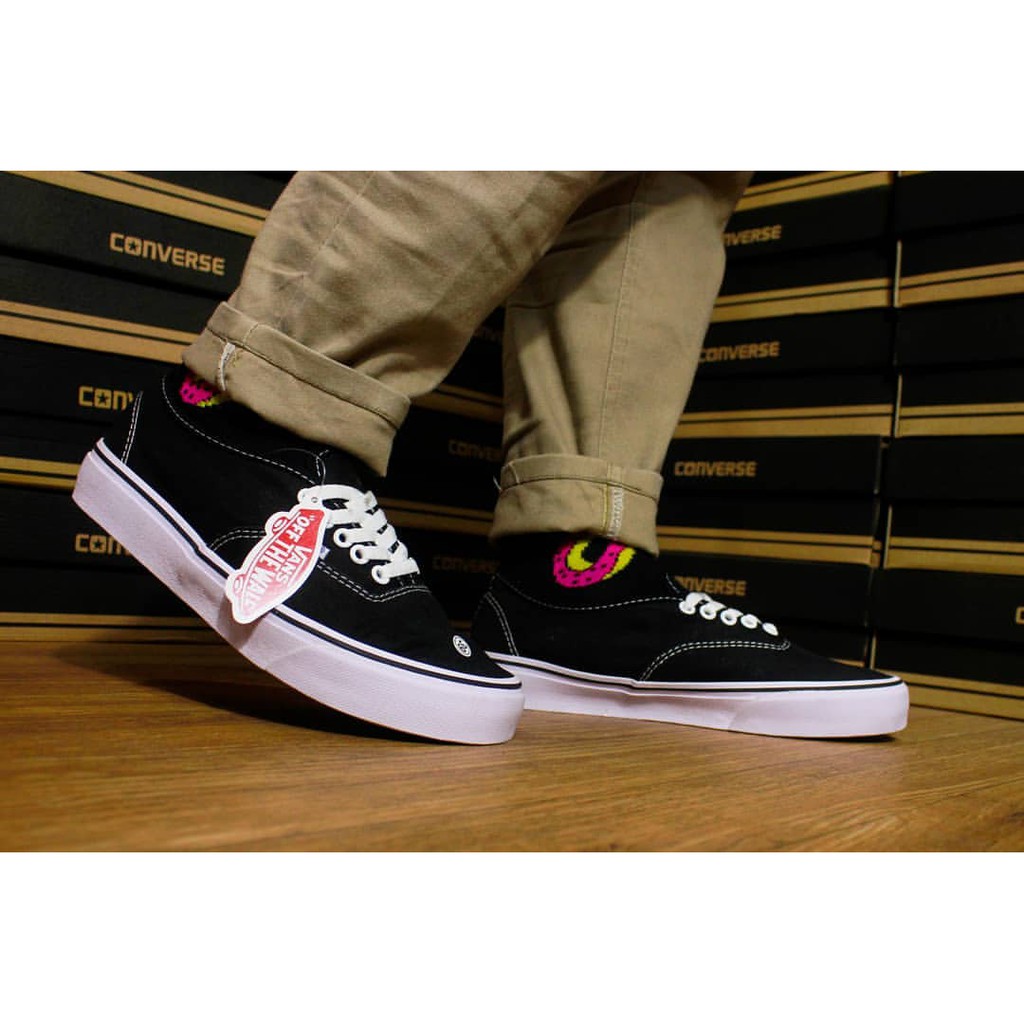 SEPATU VANS AUTHENTIC BLACK HITAM PUTIH SNEAKERS KASUAL KADO HADIAH TERMURAH KERJA KULIAH HANGOUT