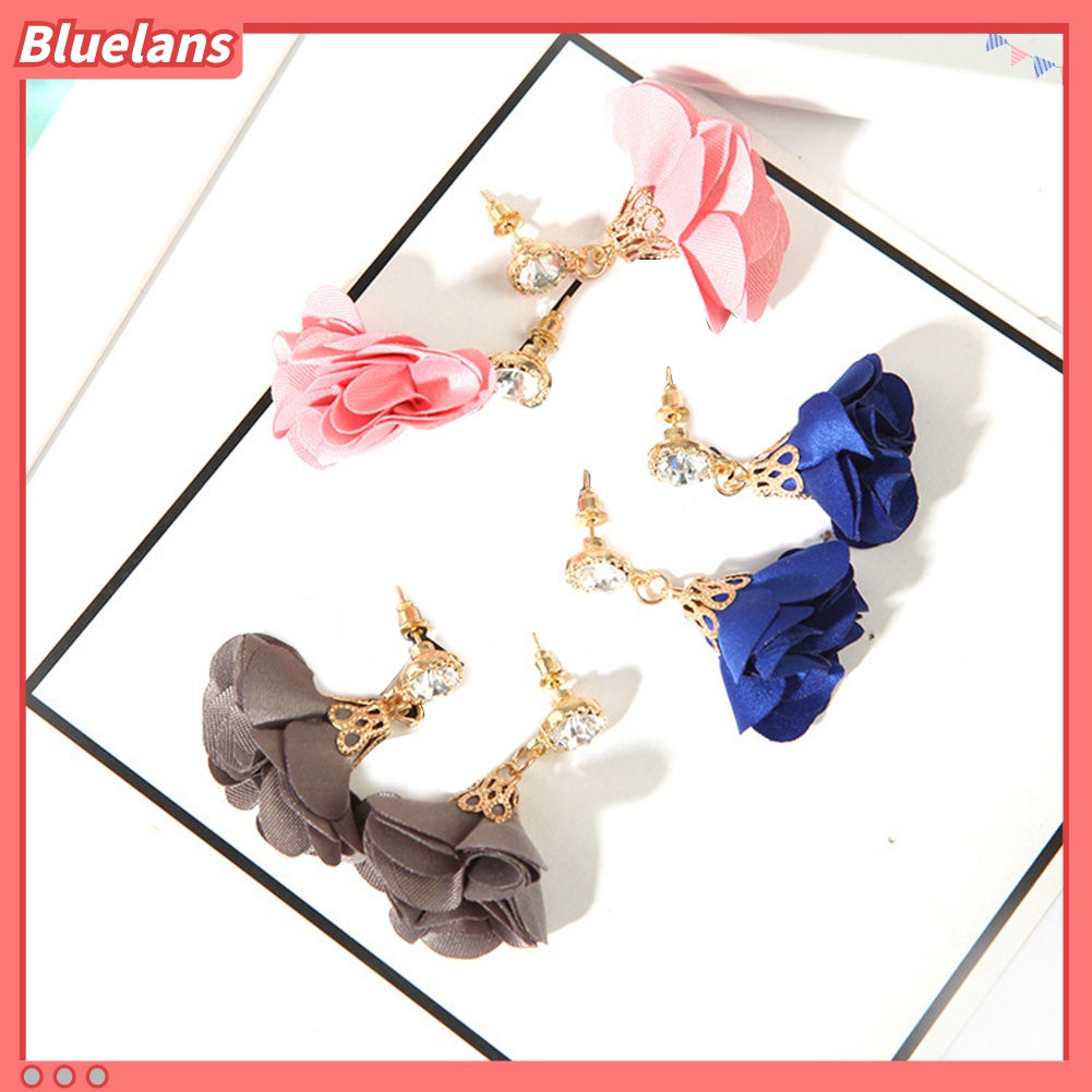 Anting Stud Liontin Bunga Bahan Kain Aksen Berlian Imitasi Gaya Vintage Untuk Wanita