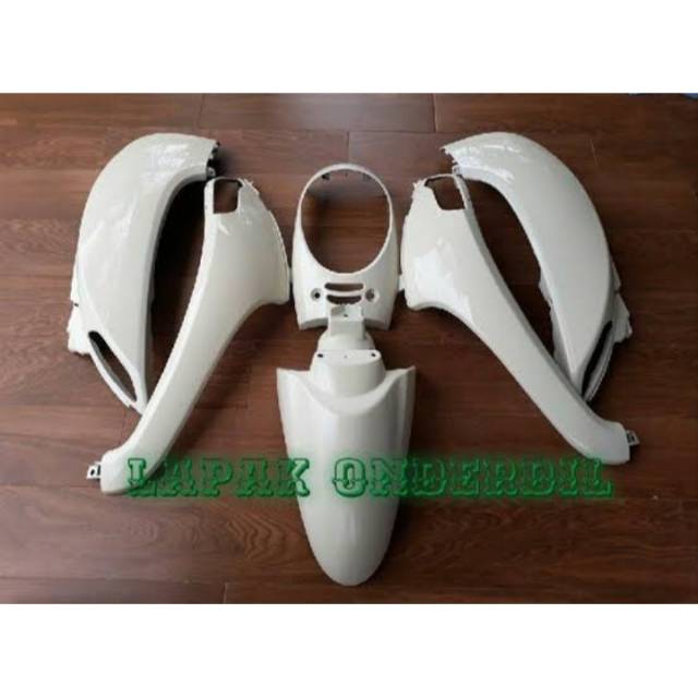 Cover full Bodi halus scoopy fi putih