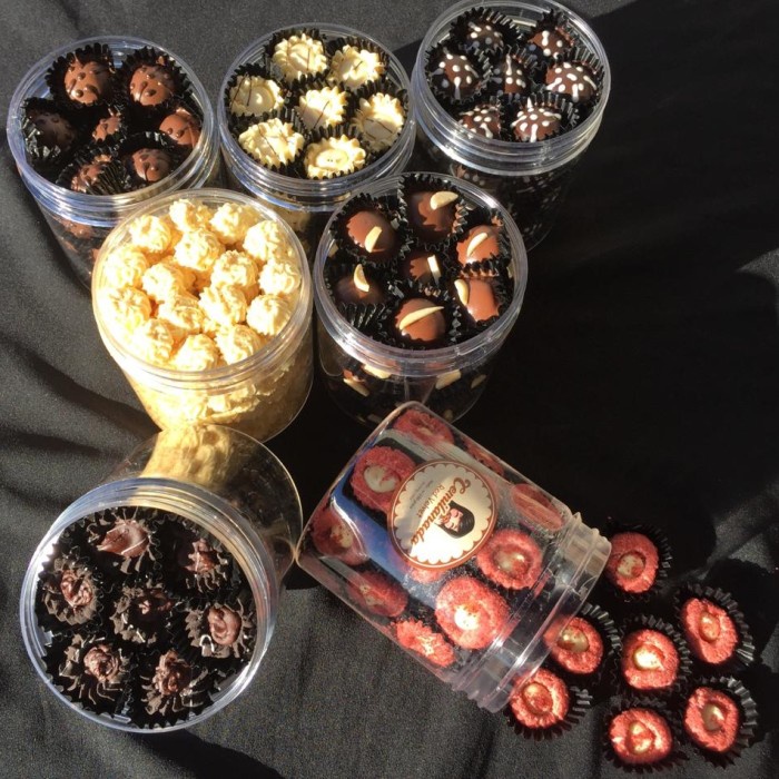 

KERING-KUE- SAGU KEJU - MANIS ASIN -KUE-KERING.