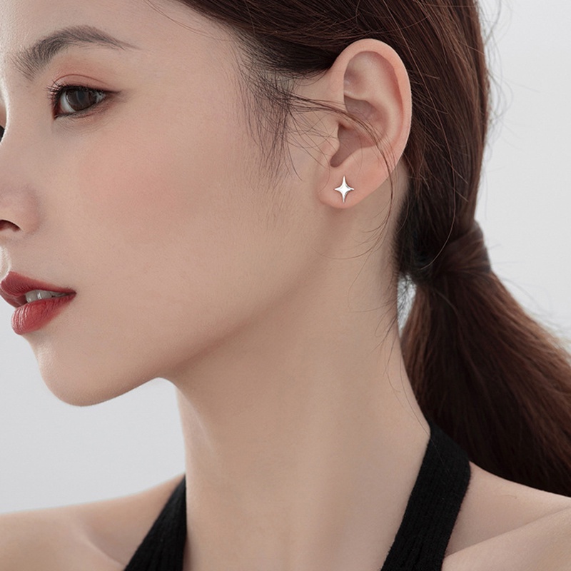 Anting Tusuk Motif Bintang Simple Warna Silver Untuk Wanita