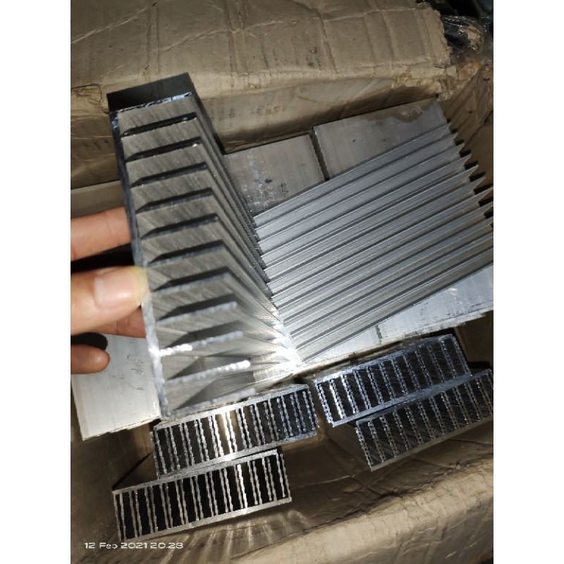 pendingin heatsink 12 sirip 20cm tebal 4.mm