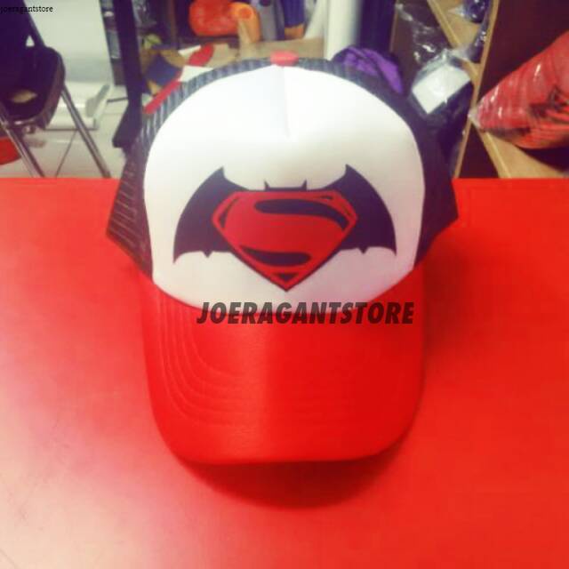 TOPI TRUCKER SUPERMAN VS BATMAN js