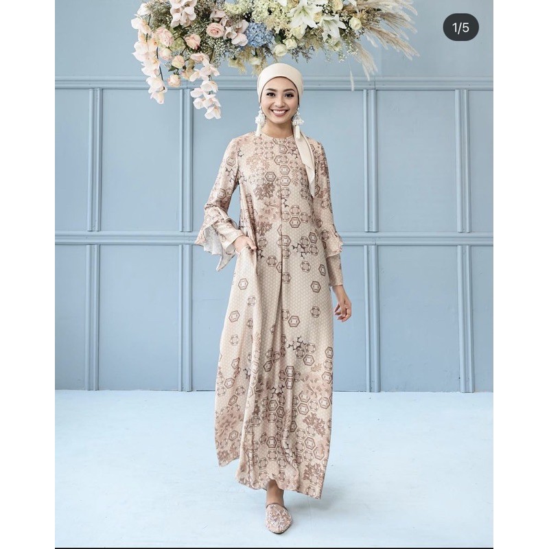 Nirmala Dress Caviar L Wearing Klamby