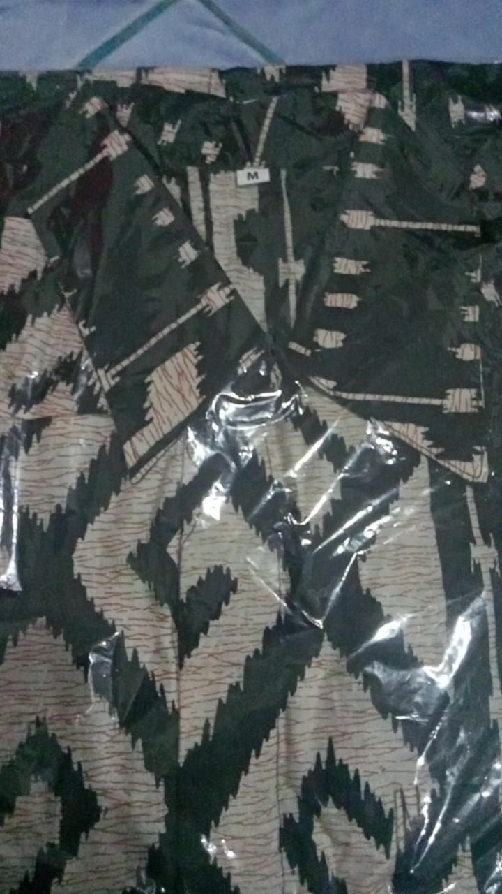 Batik Pria Laki Laki Hitam Kotak Sarita