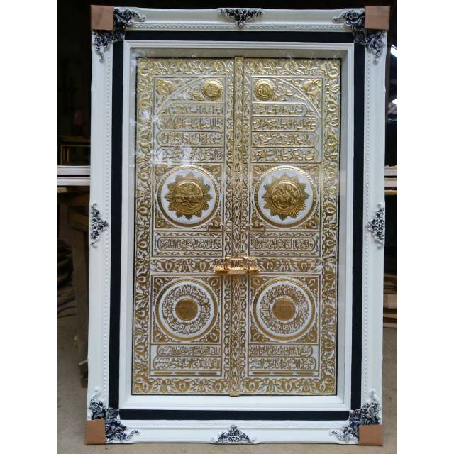 Kaligrafi pintu kabah kuningan blok putih