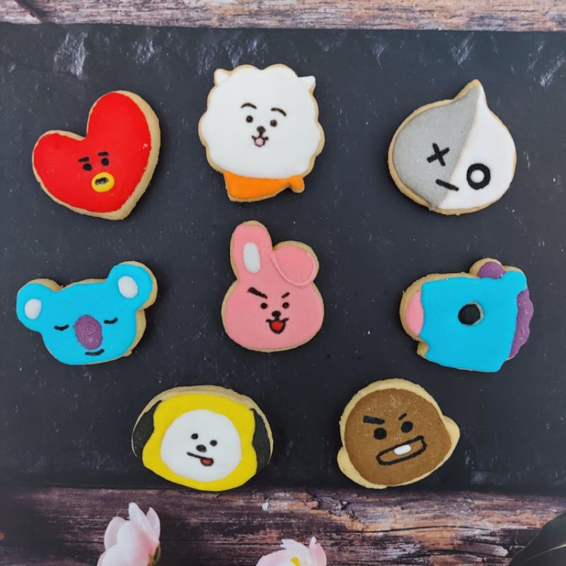 

BTS cookies/ kue hias/ BT21 cookies