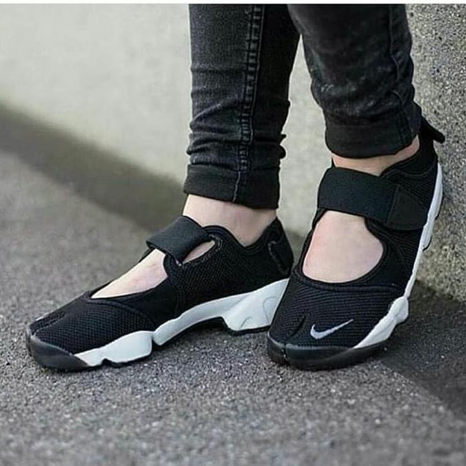 Jual Harga Termurah - Sneakers Sepatu Nike Air Rift 'Black White' Original Premium | 36-44 | Shopee