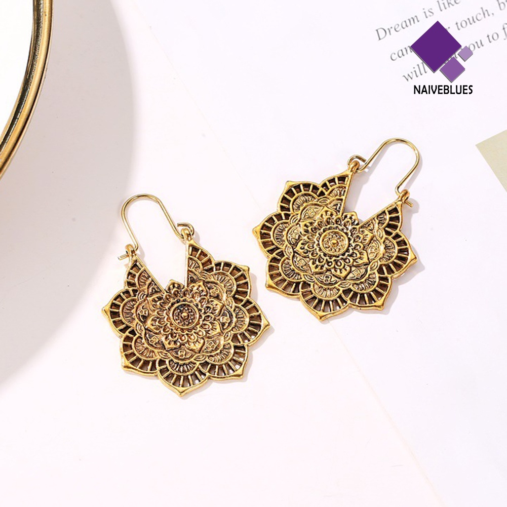 Anting Leverback Desain Ukiran Bunga Hollow Out Gaya Vintage Untuk Wanita