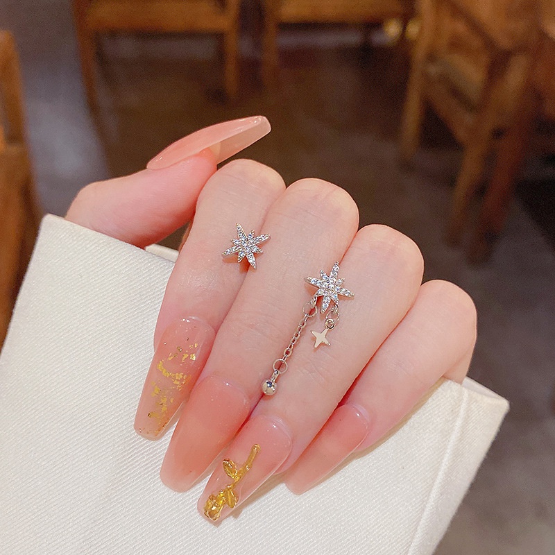 Anting Tusuk Asimetris Bahan Sterling silver 925 Desain Bintang Hias Berlian Gaya Mewah Untuk Wanita
