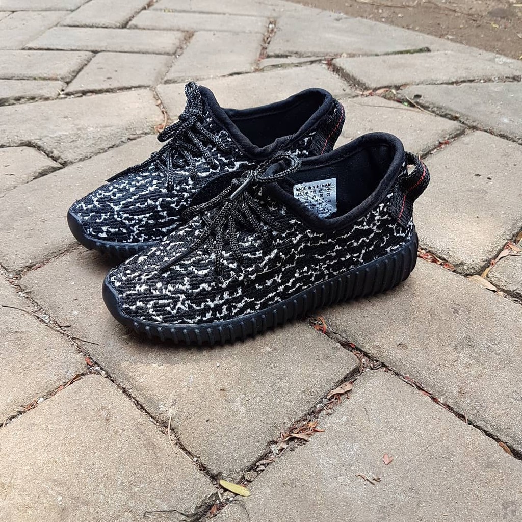 sepatu adidas yeezy anak hitam