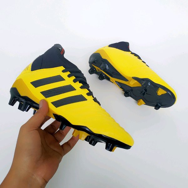 Sepatu Bola Adidas Predator
