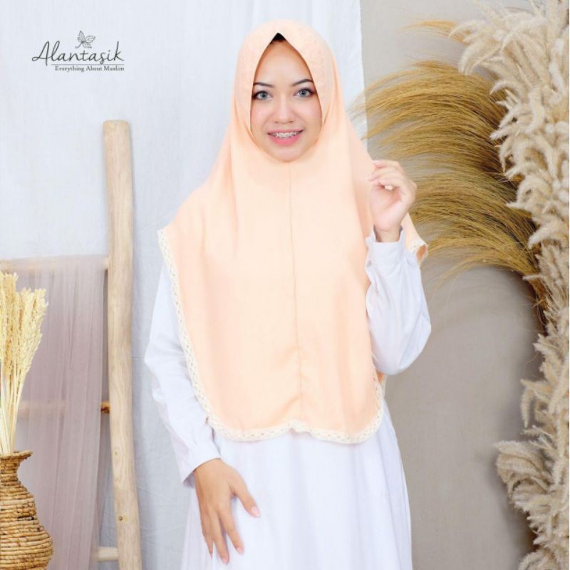 Alantasik-jilbab arnia soft pet antem khimar pinguin jumbo wollycrepe soft ped R.8