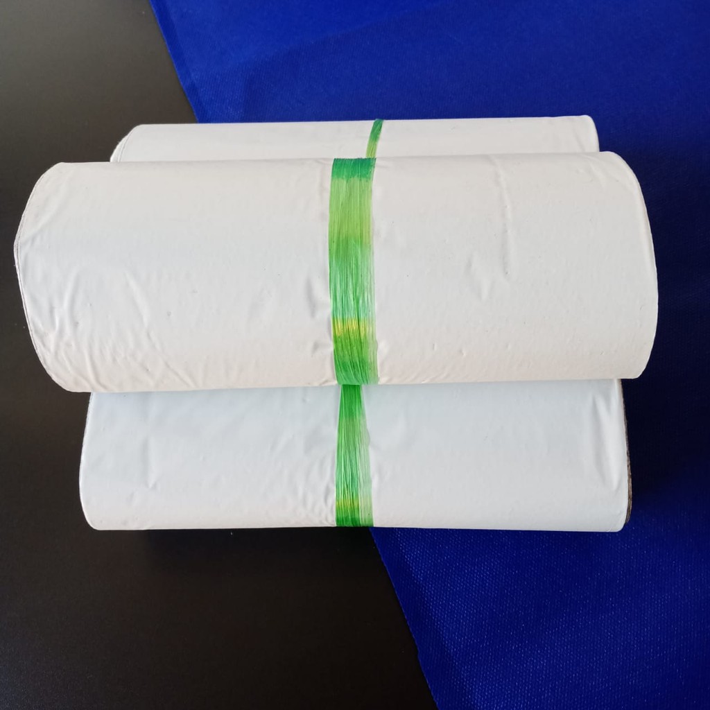 

Plastik Packing Polymailer 20x35 cm Putih Amplop Seal 20 x 33 cm Tebal Matte