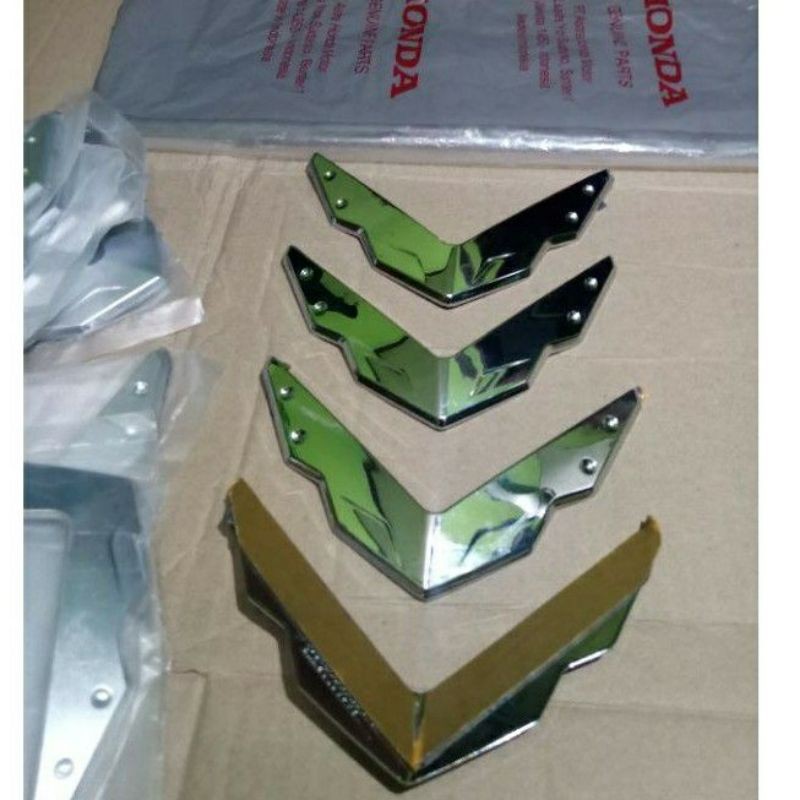 Garnish croome V kecil batok vario 125/150 led old lama original