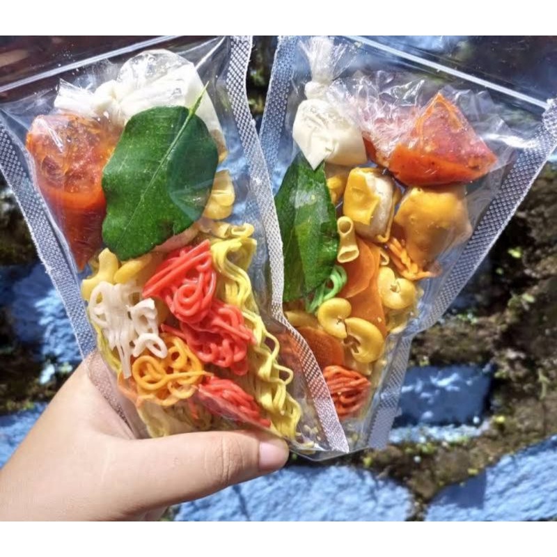 

seblak instan isi jumbo 2 kemasan bisa dimakan rame² (untuk 5 orang)