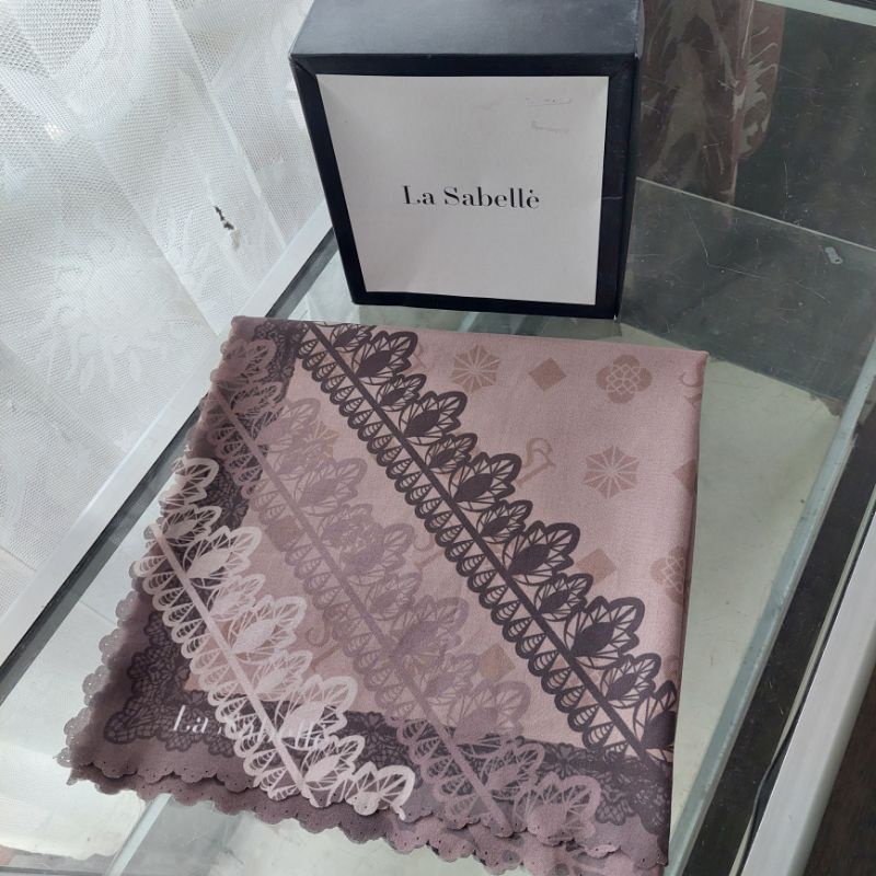 lasabelle monobella ( lasabelle , buttonscarves, donnascarves, ayubyayulestari )