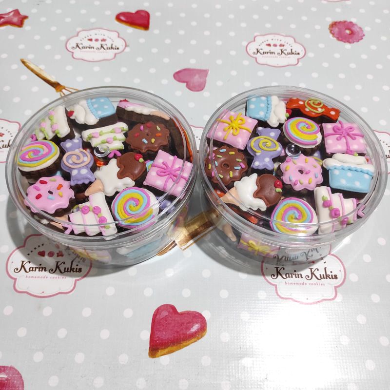 

KUKIS HIAS, KUKIS KARAKTER TEMA LOLIPOP TOPLES 500gr