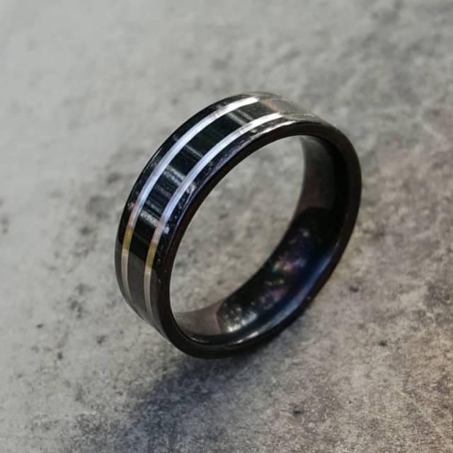 Cincin Pria Wanita Titanium Hitam Silver Putih Anti Karat Cowok Cewek Couple Tunangan Kawin Nikah Shopee Indonesia