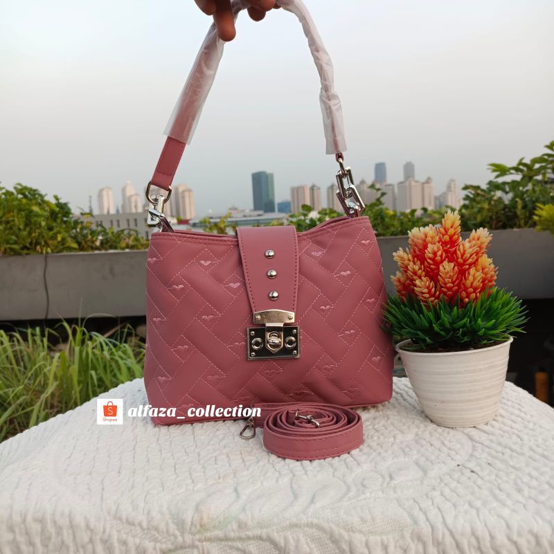 alfaza tas slempang wanita kunci permata terbaru ukuran 23x18cm