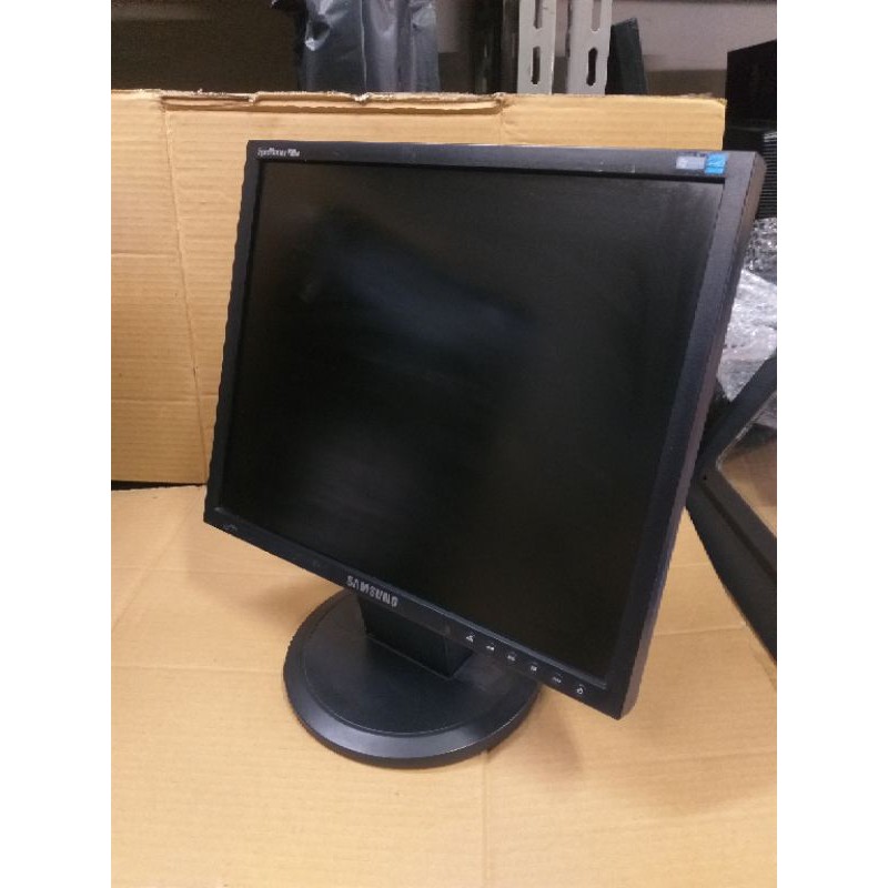 Monitor LCD 17 inch Kotak berbagai merk.