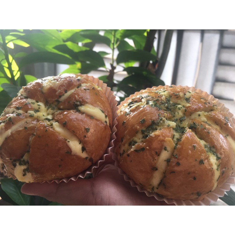 

Korean garlic cheese bread