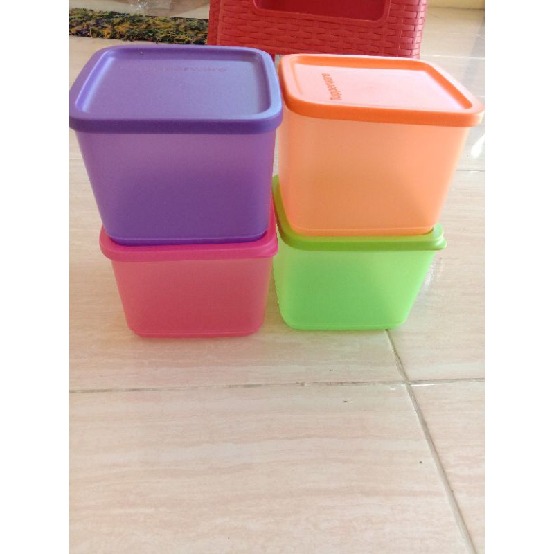 Medium summer fresh Tupperware
