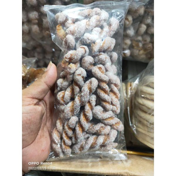 

Kue untir untir khas medan