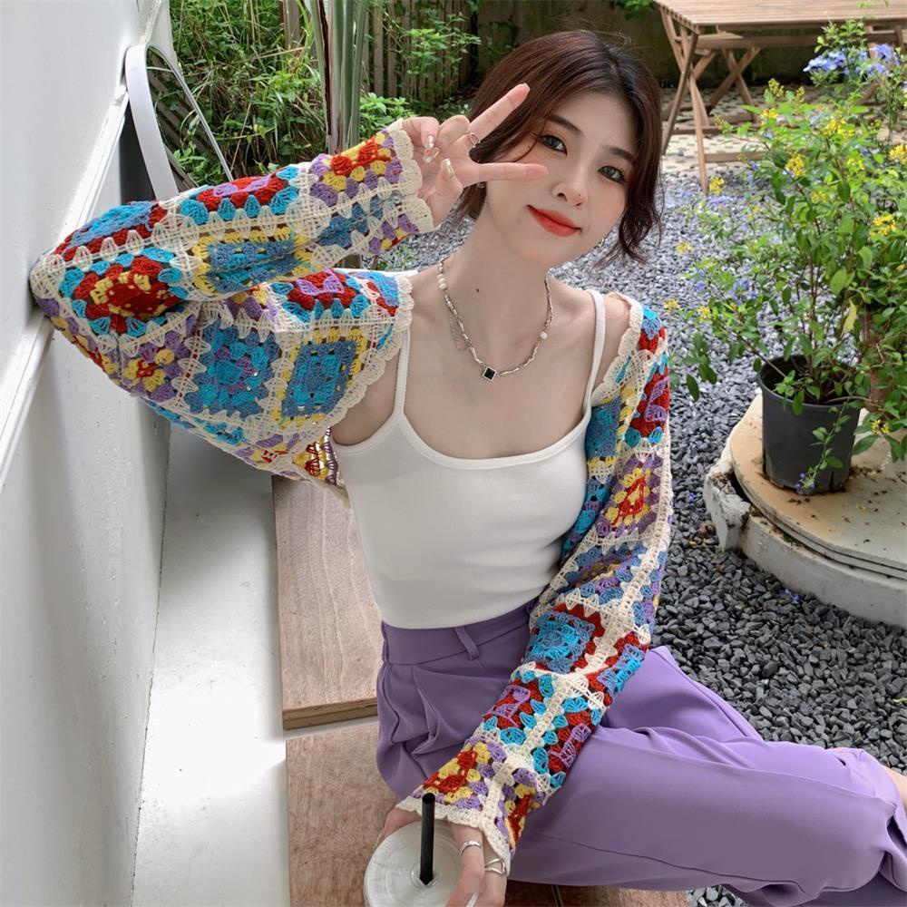 Red Retro Warna Hollow Crochet Rajutan Wanita Musim Panas 2022 Baru Bahasa Perancis Tipis Cardigan Pendek Top Pakaian