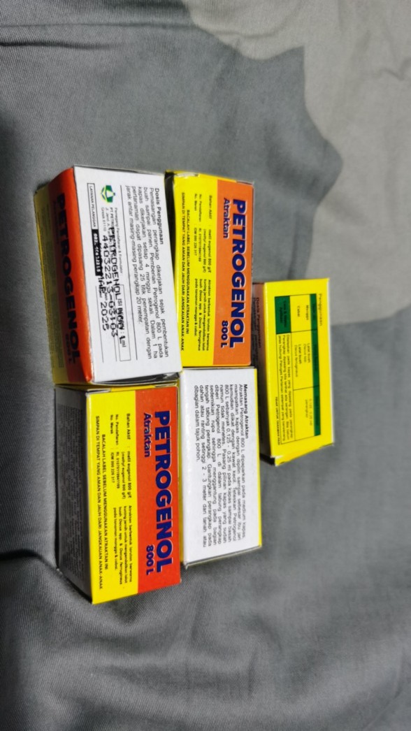 Petrogenol Atraktan 800l Isi / Volume 5 Ml Obat Perangkap Lalat Buah