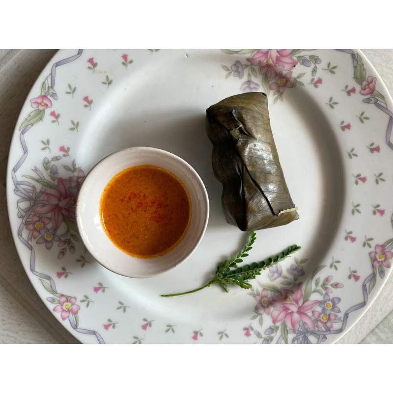 

lontong Pake sambal kacang