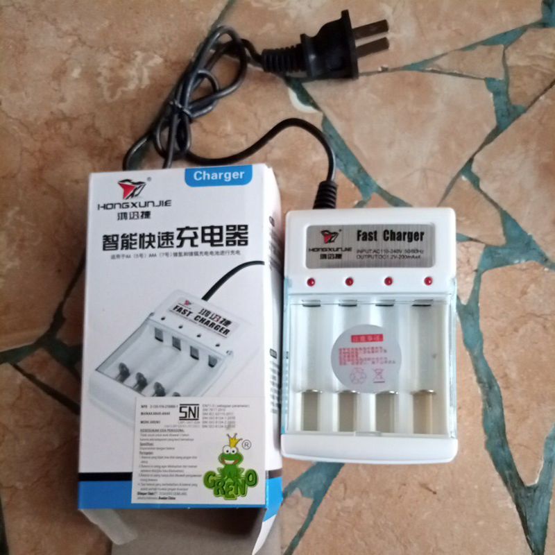 Charger tamiya 4 slot batre cas AA