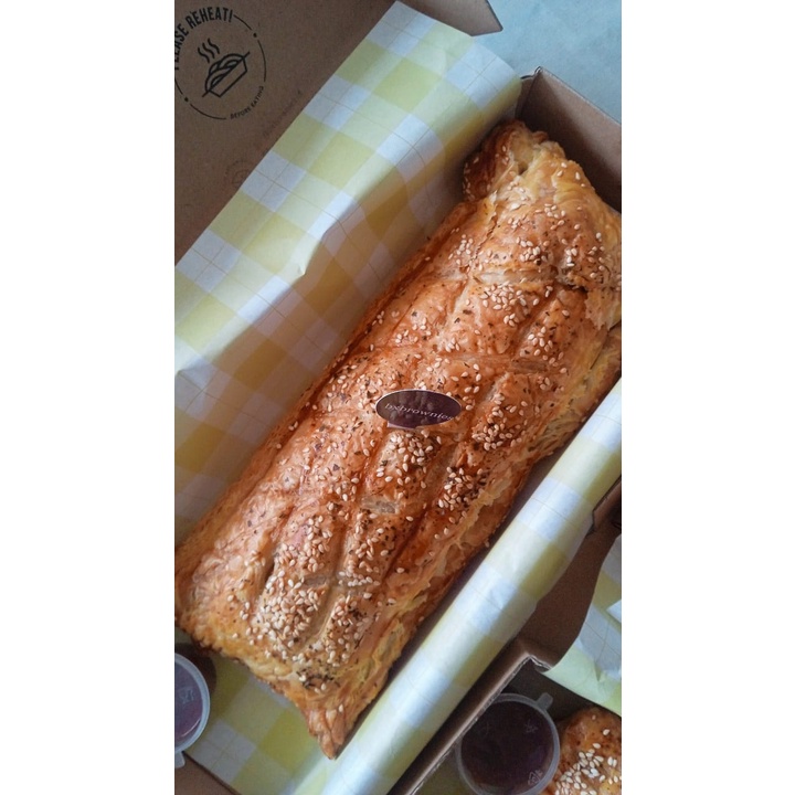 

Picnic Roll - Imlek Chinese New Year Hampers