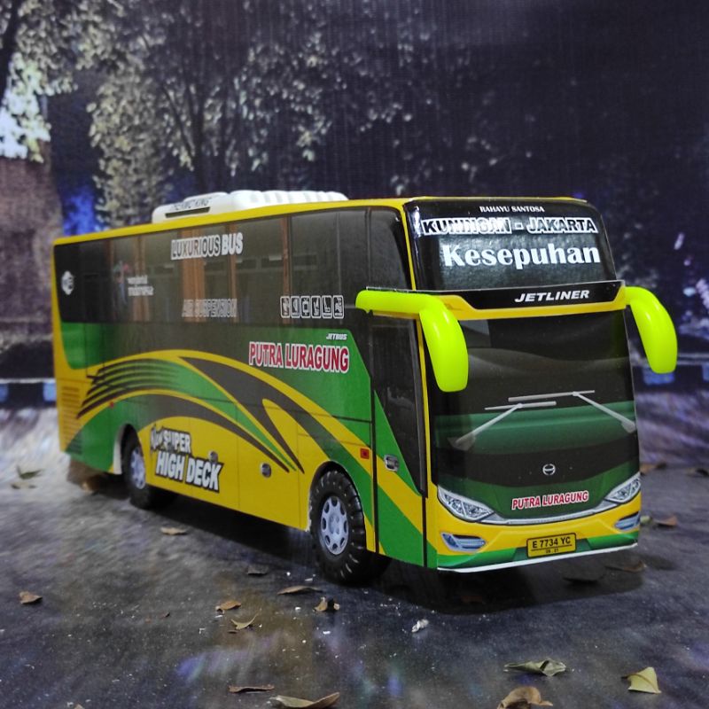 Miniatur Bus Luragung Kasepuhan