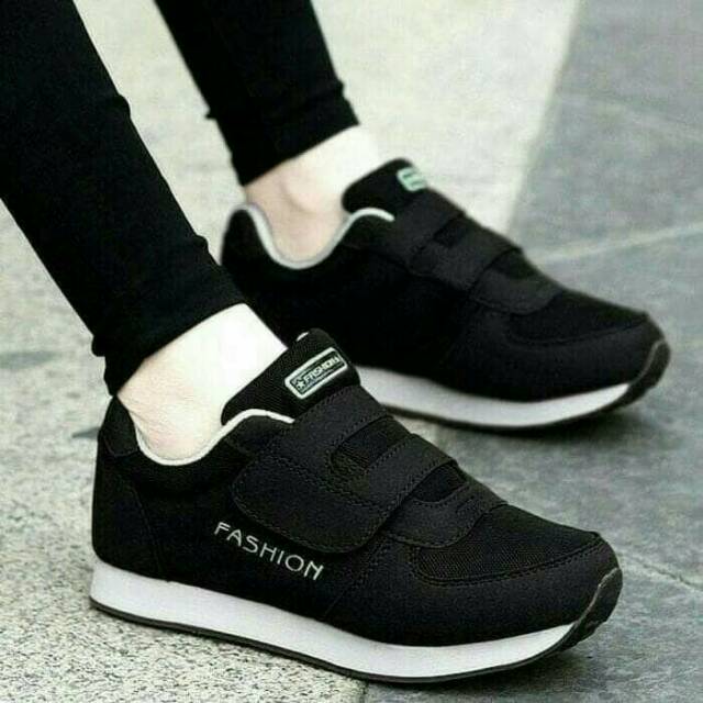 Grosir Sepatu Sport Wanita Kets Fashion Hitam