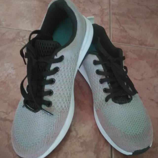 Sepatu sneaker wanita import korea