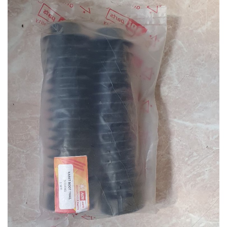 karet boots trail medium/ sedang