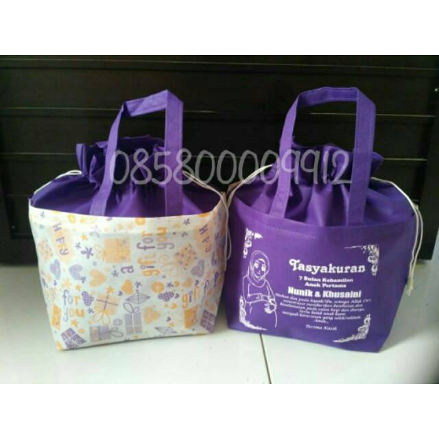 

Tas souvenir berkat serut motif + sablon nama DUS 20x20 cm