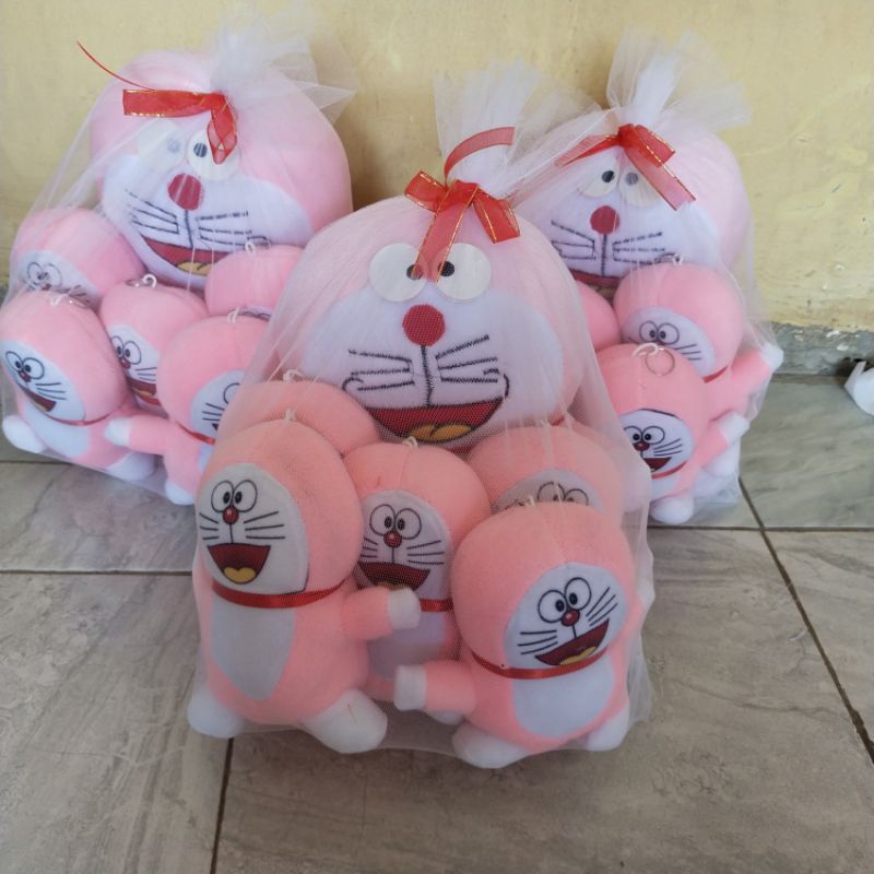 Boneka Doraemon beranak jaring pink Boneka Doraemon beranak