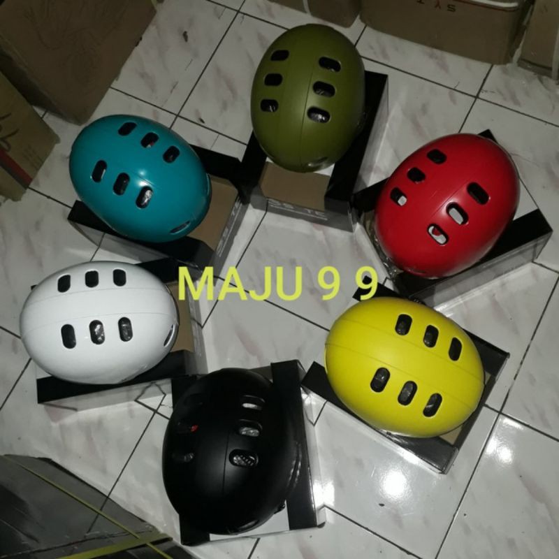 HELM SEPEDA MERK SYTE ADA LAMPU KEDIP DI BELAKANG