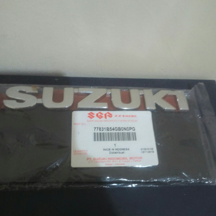 Emblem &quot;Suzuki&quot; Suzuki Ertiga SX4 Aerio All New Swift ASLI SGP!