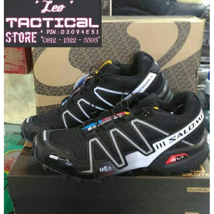 Sepatu Salomon Hitam