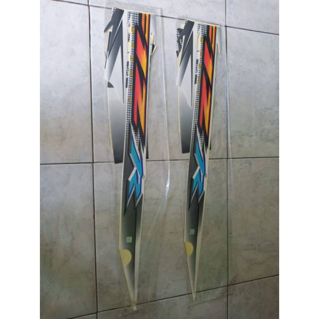 Striping stiker les list fiz r 2004