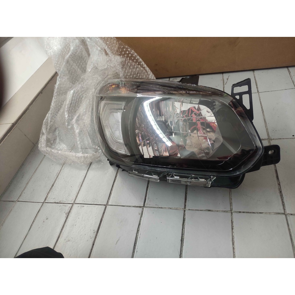 HEADLAMP - RH CHEVROLET SPIN ACTIVE