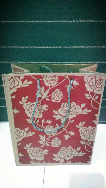 Paper bag/tas kertas batik (20x25)(0108)