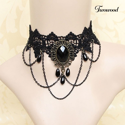 Kalung Chokers Bahan Lace Hollow Warna Hitam Gaya Retro Gothic Untuk Wanita