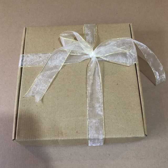 

HEEYYBOX | Corrugated Box Model Earlock + Transparent Ribbon / Kotak Kado Bahan Corrugated Model Ear Lock + Pita Transparan.